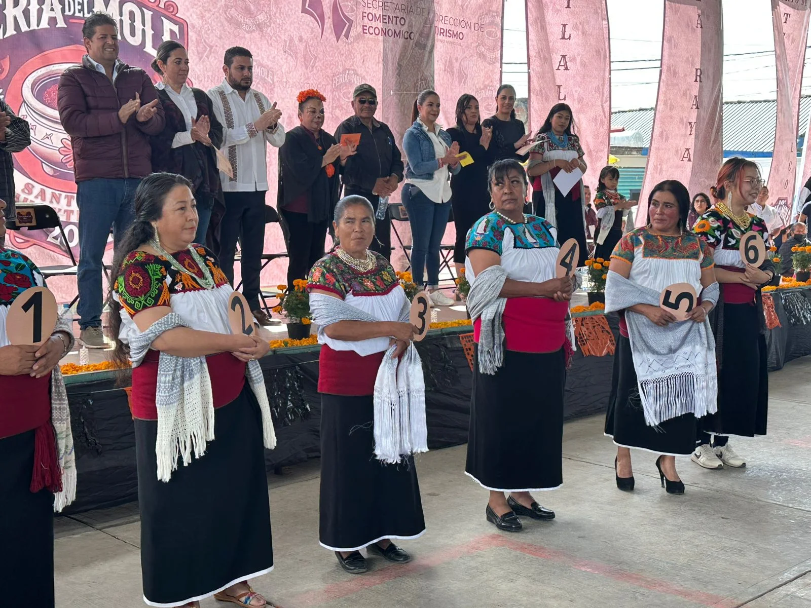 Feria del Mole en la comunidad indígena de Santa Ana Hueytlalpan 2024