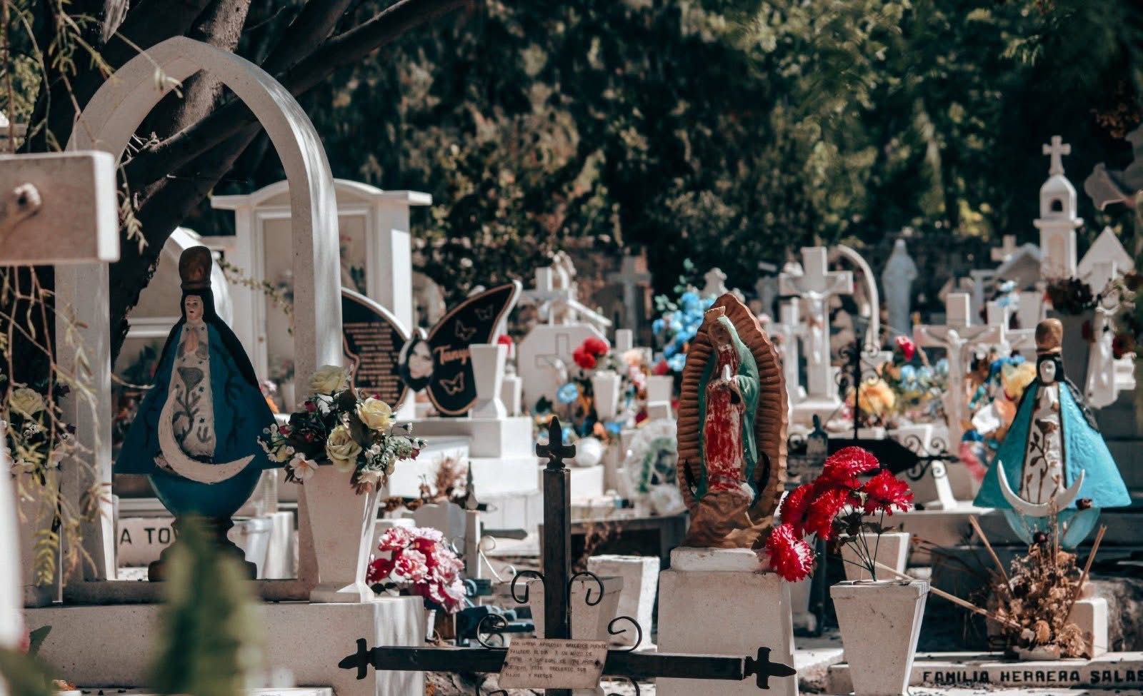 Homenaje a las madres en el Panteón San miguel